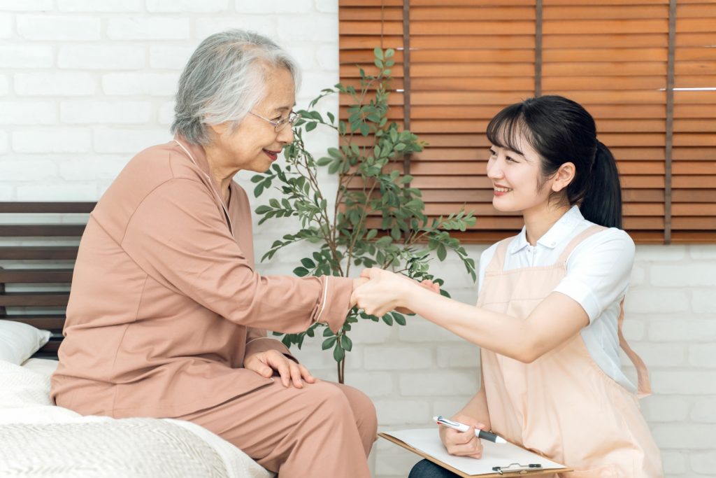 介護職で働きやすい施設は?未経験無資格で最初に働くならどこ?